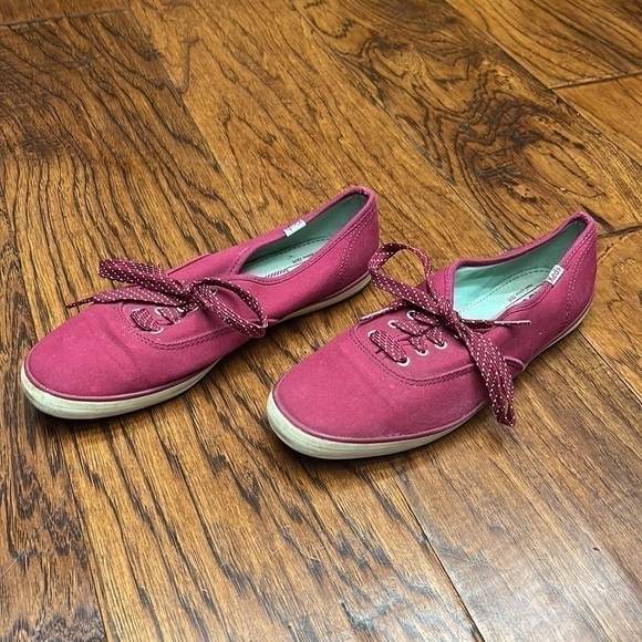 Keds women’s sneakers ( maroon with polka dotted shoelaces) - Picture 2 of 8